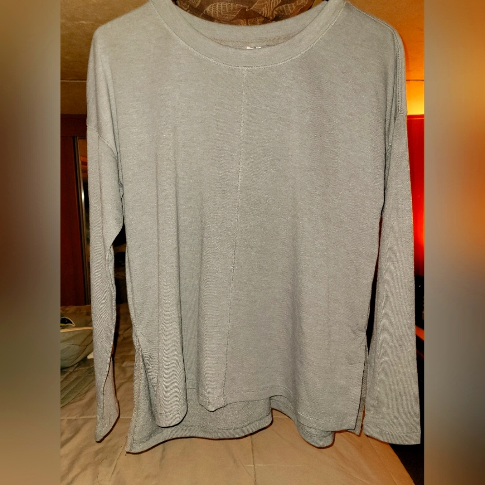 Woman's small old navy long sleeve shirt